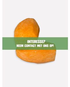 Zoete aardappel heel geschild