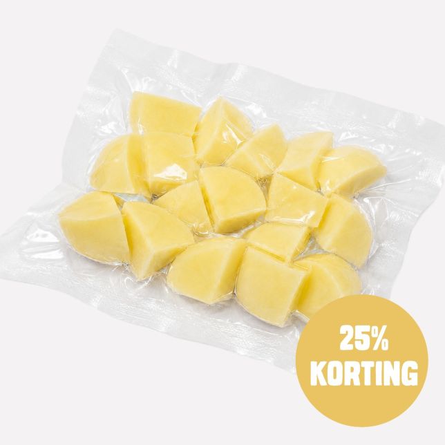 Aardappel roseval zonder schil gesneden partjes