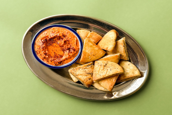 Paprika-feta dip met za’atar pita chips