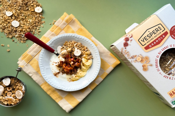 Appel-kruimel yoghurt bowl met Yespers granola