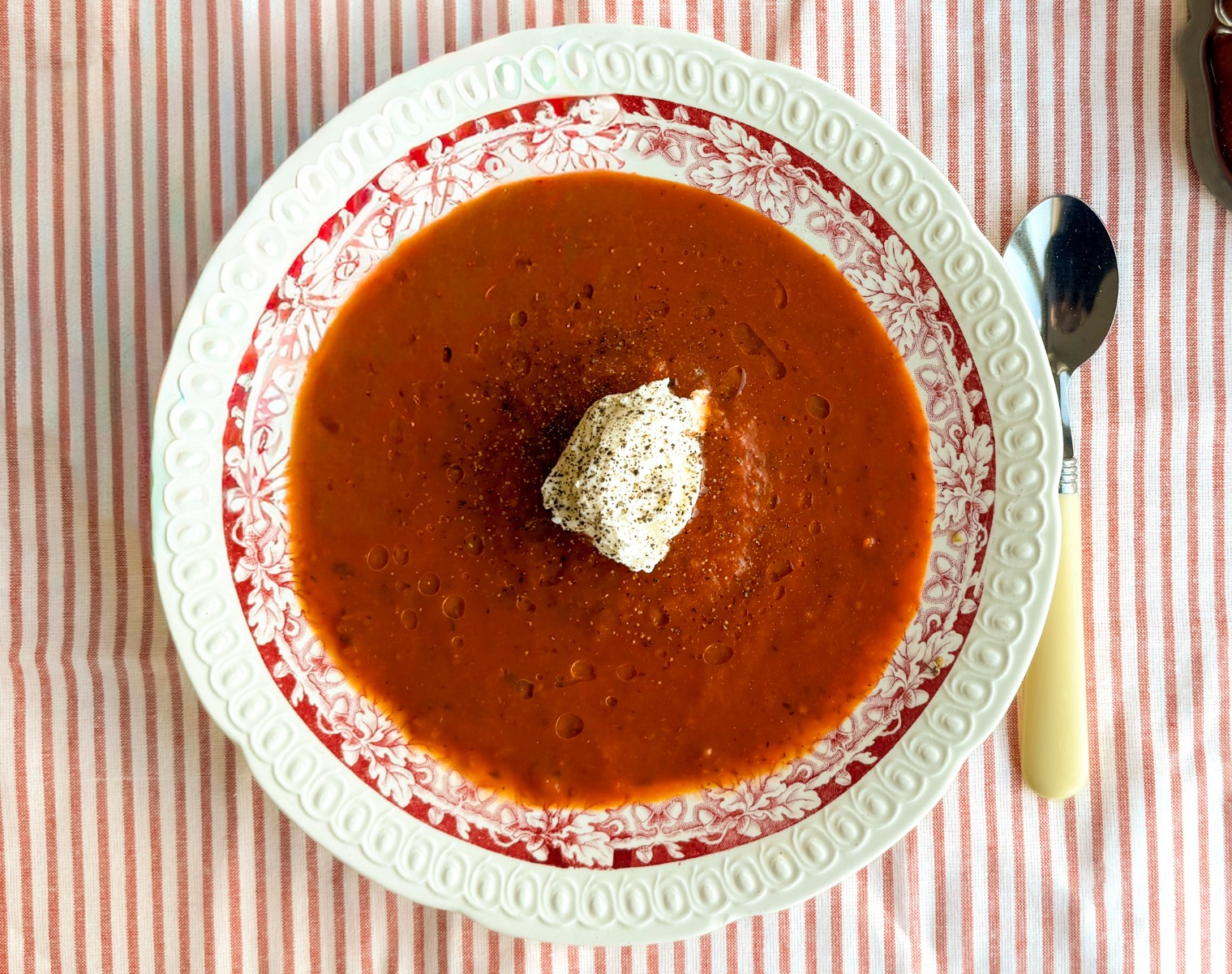 Geroosterde tomatensoep met crème fraîche