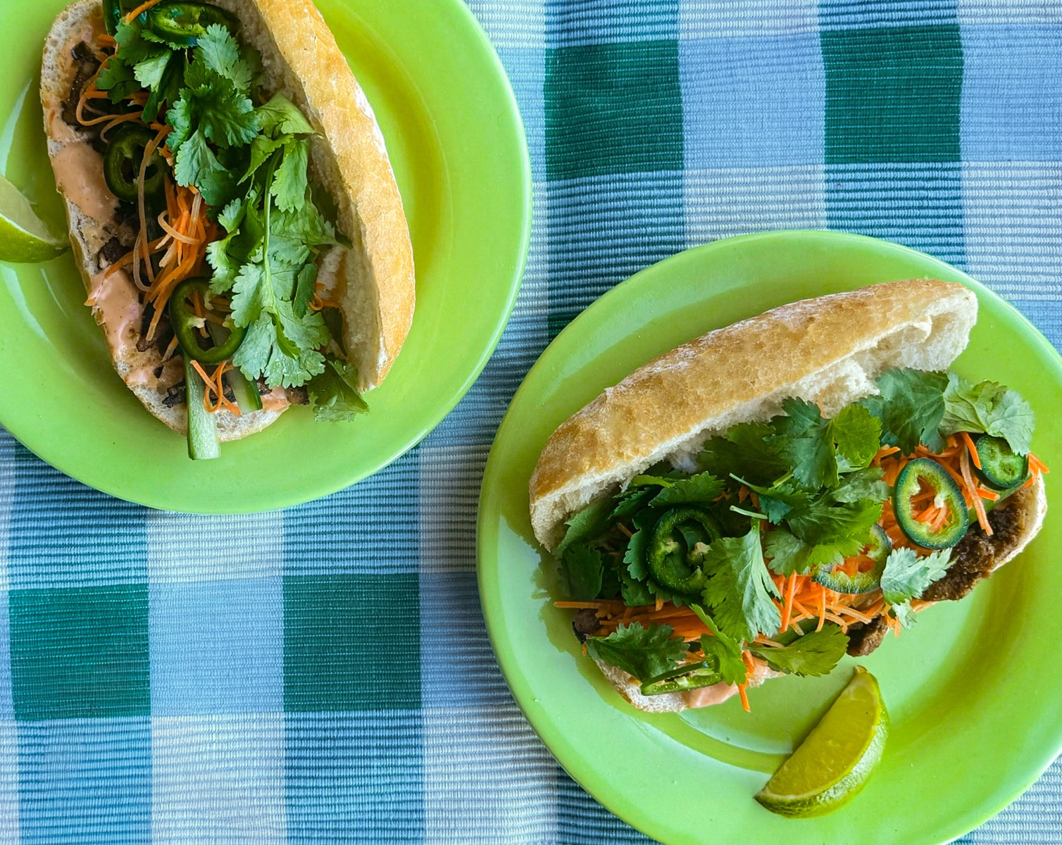 Broodje vegan pulled chicken met frisse groenten